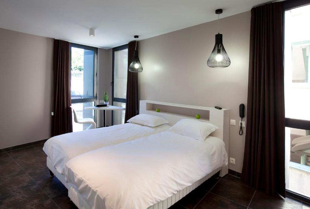 Urban Style Les Fleurines Hotel Вилфранш-дьо-Руерг Стая снимка